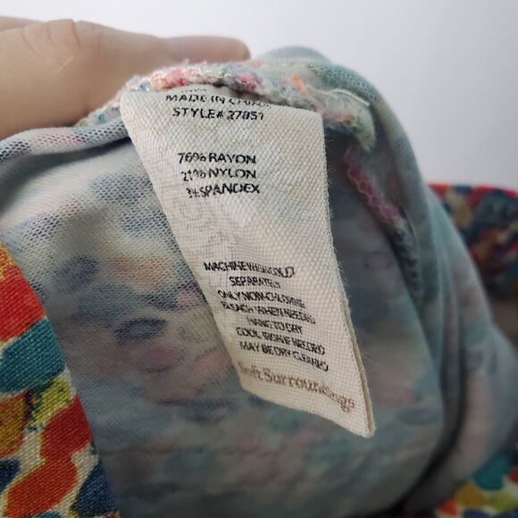 Soft Surroundings Multicolor Printed Pull-On Cropped Pants Size Medium - Picture 7 of 7